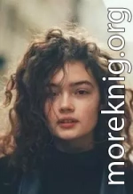 Он был старше её