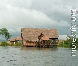 Меж зеркал воды и неба