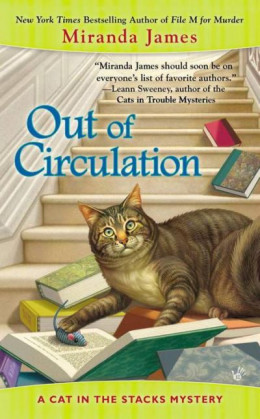 Out of Circulation (CAT IN THE STACKS MYSTERY)
